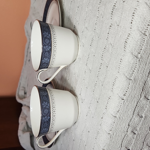 🕸Vintage Royal Doulton English Bone China 2 Set Tea Cups with Saucers - Picture 3 of 10